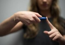 Δάσκαλος έδιωξε από την τάξη μαθήτρια με διαβήτη γιατί «ωθεί τους συμμαθητές της στα ναρκωτικά»!