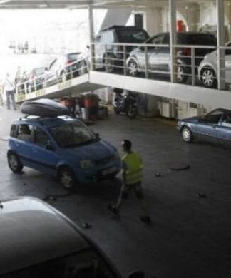 ΕΚΤΑΚΤΟ: Φρικτός θάνατος Έλληνα οδηγού σε πλοίο στο λιμάνι της Πάτρας
