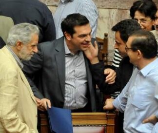 Βουλευτές σε Τσίπρα: «Οι πολίτες είναι πρόθυμοι να υποστούν θυσίες, αρκεί να…»