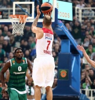 Πήρε τη νίκη ο Ολυμπιακός στο ΟΑΚΑ, 79-77 τον Παναθηναϊκό