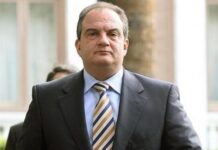 Έτσι έστησαν τα μπλόκα θανάτου στον Καραμανλή