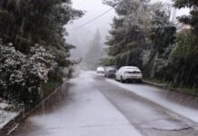 ΤΩΡΑ: Έπεσαν οι πρώτες νιφάδες χιονιού στην Αττική