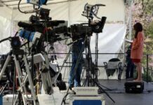 ΣΟΚ: Γνωστή δημοσιογράφος με αίματα μετά από ξυλοδαρμό