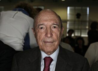ΒΟΜΒΑ: Ο Σημίτης δεν αποκλείει πτώχευση και επιστροφή στο…