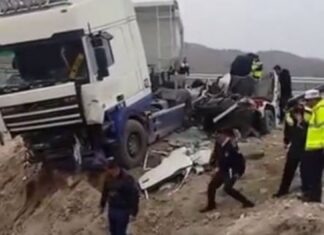 Φρικτό δυστύχημα με σχολικό – Δυο 16χρονες νεκρες