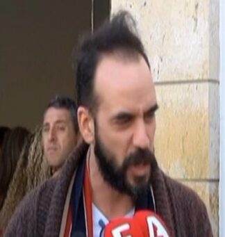 Μουζουράκης: «Για πες μου εσύ για τον γκόμενο σου, πώς τα πάτε στο κρεβάτι;»