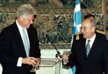 Κωστής Στεφανόπουλος: Αυτή ήταν η συγκλονιστική ομιλία του προς τον Μπιλ Κλίντον (Βίντεο + Φωτο)