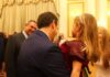 Η πιτσιρίκα που τρέχοντας… “έπεσε” στην αγκαλιά του Τσίπρα (Φωτο)