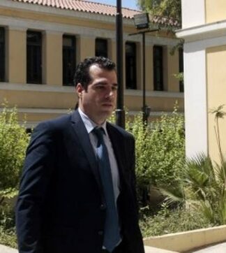 ΕΚΤΑΚΤΟ: Βγήκε από το νοσοκομείο ο Θάνος Πλεύρης – Δείτε LIVE εικόνα