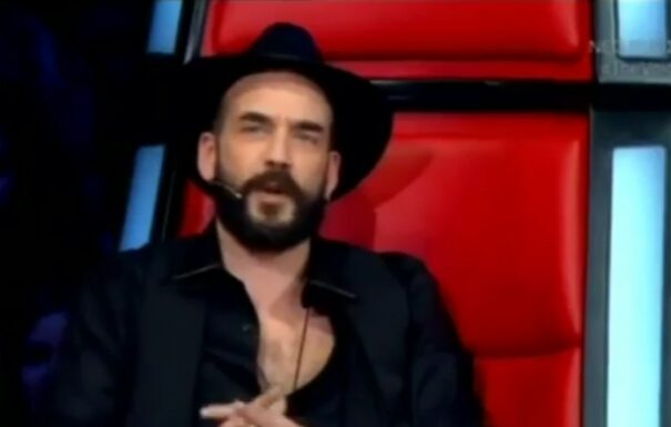 H κουμπάρα του Πάνου Μουζουράκη στο «The Voice» – Παντρεύτηκε με την Σολωμού; Δείτε τι αποκάλυψε…