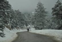 EKTAKTO: Εγκλωβισμένοι οδηγοί στα χιόνια