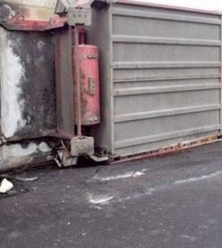 Σοβαρό τροχαίο με νταλίκα – Σε κατάσταση σοκ ο οδηγός