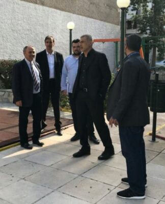 Περιοδεία Μώραλη στις γειτονιές του Πειραιά!