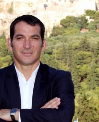Πύρρος Δήμας: Σπάνια εμφάνιση με την σύζυγό του μετά την αποκάλυψη για το πρόβλημα υγείας!