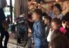 Όλοι στο πάρτι του Καρβέλα Junior – Πάνια και Βίσση χειροκροτούσαν μπαμπά και γιο να παίζουν μουσική