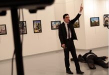Η στιγμή της δολοφονικής επίθεσης στον Ρώσο Πρέσβη – ΒΙΝΤΕΟ