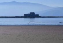 Εξαφανίστηκε η θάλασσα στο Ναύπλιο – Τι συνέβη;