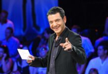 Μίλτος Μακρίδης: Σπάνια εμφάνιση στην πρεμιέρα της Βανδή (Βίντεο)