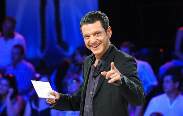 Μίλτος Μακρίδης: Σπάνια εμφάνιση στην πρεμιέρα της Βανδή (Βίντεο)