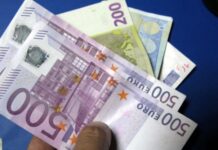 ΣΤΟΙΧΕΙΑ-ΣΟΚ! Αραχνιάζουν στα ταμεία 800 εκατομμύρια, ενώ κόβονται συντάξεις