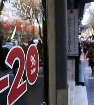 ΧΕΙΜΕΡΙΝΕΣ ΕΚΠΤΩΣΕΙΣ – ΠΡΟΣΟΧΗ: Ανοικτά σήμερα τα μαγαζιά – Έως πότε θα διαρκέσουν