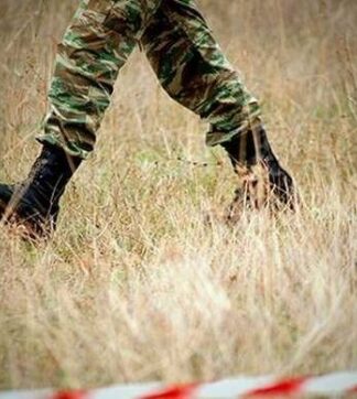 ΣΥΓΚΛΟΝΙΣΤΙΚΟ! Ο Έλληνας στρατιώτης που «γονάτισε» το διαδίκτυο (Φωτο)