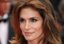 Χαμός με την αρετουσάριστη φωτογραφία της Cindy Crawford