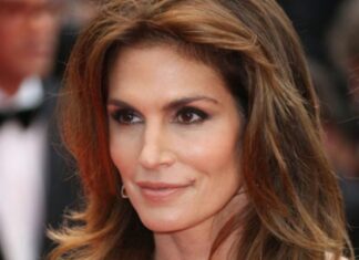 Χαμός με την αρετουσάριστη φωτογραφία της Cindy Crawford