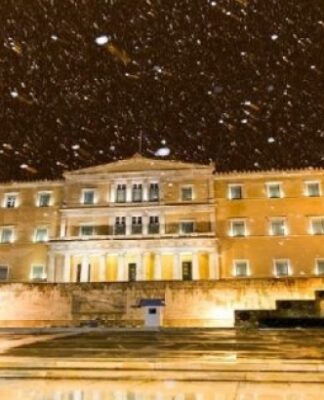 To πολικό ψύχος επιστρέφει στη χώρα: Ποιο βράδυ θα χιονίσει ξανά στο κέντρο της Αθήνας (Χάρτες)