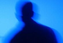 Σοκάρει ο παρουσιαστής: Ένιωθα τη ρόδα στα μαλλιά μου – Λίγα εκατοστά και το κεφάλι θα γινόταν λιώμα (ΒΙΝΤΕΟ)
