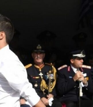 Ξέρετε που βρίσκεται σήμερα ο νεαρός που μούτζωσε επισήμους σε παρέλαση; Δείτε ΕΔΩ!