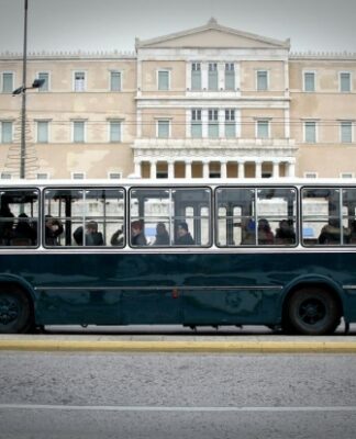 ΠΡΩΤΟΧΡΟΝΙΑ 2017: Το θρυλικό πράσινο λεωφορείο του Πειραιά ξανά στους δρόμους