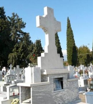 Απίστευτες σκηνές σε νεκροταφείο! Έβαλαν και έβγαλαν το φέρετρο 4 φορές γιατί…