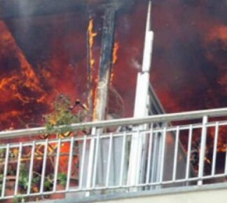 ΕΚΤΑΚΤΟ: Φωτιά σε διαμέρισμα στη Αγία Βαρβάρα – 3 εγκλωβισμένοι
