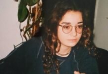 Η έφηβη της φωτογραφίας είναι πασίγνωση Ελληνίδα τραγουδίστρια!