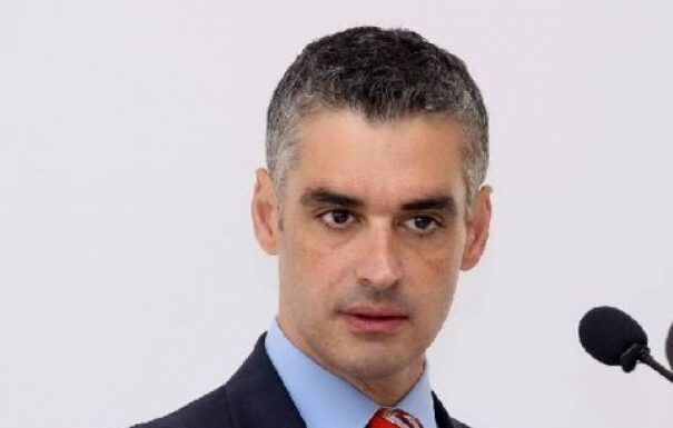 ΕΜΦΑΝΙΣΗ – ΕΚΠΛΗΞΗ: Ο Άρης Σπηλιωτόπουλος με νέο look