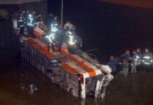Λεωφορείο του ΚΤΕΛ πέφτει στον Αλιάκμονα και κόβει το νήμα της ζωής σε 16 ανθρώπους!