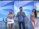 ΚΑΚΟΣ ΧΑΜΟΣ on air: Παρουσιαστής αγγίζει χωρίς άδεια τα οπίσθια μοντέλου και δείτε τι ακολούθησε