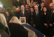 Τα άγνωστα στιγμιότυπα από την κηδεία Μπασιάκου