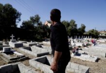 Άνοιξαν τον οικογενειακό τάφο και ΕΠΑΘΑΝ ΣΟΚ – Άθικτη η σορός γυναίκας που πέθανε πριν από 16 χρόνια!
