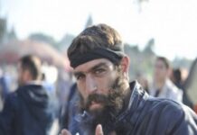 ΆΛΛΟΣ ΑΝΘΡΩΠΟΣ: Δείτε πόσο έχει αλλάξει ο σέξι αγρότης που ήρθε ξανά στην Αθήνα!