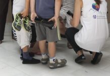 Το Μαζί για το Παιδί μοιράζει καινούρια παπούτσια σε άπορα παιδιά από την Θράκη έως την Κρήτη