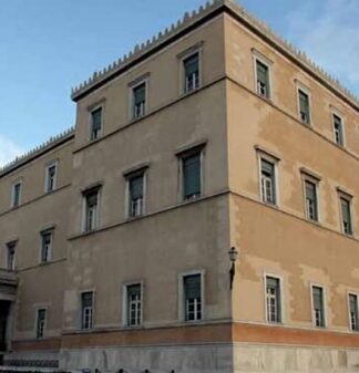 Οι βουλευτές πληρώνουν πέντε φορές μικρότερο φόρο από τους πολίτες!