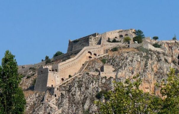 ΕΚΤΑΚΤΟ: Σοβαρό ατύχημα μαθήτριας στα σκαλιά του Παλαμιδιού (ΦΩΤΟ)