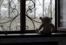 ΦΡΙΚΗ: Βίασε τη 2χρονη κόρη του και το μετέδιδε live στο διαδίκτυο