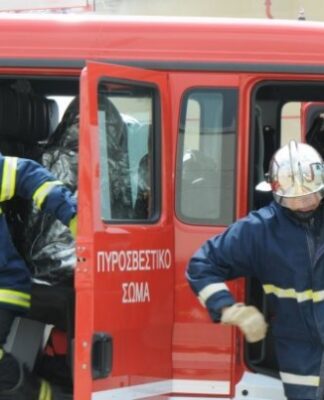 ΚΑΜΙΝΙΑ: Αγοράκι έπεσε σε φωταγωγό!