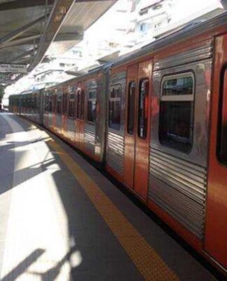 ΕΚΤΑΚΤΟ: Γυναίκα έπεσε στις γραμμές του Ηλεκτρικού