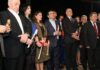 Μετά το… “ψευδοθαύμα” η Βάκη κράτησε λαμπάδα με το Άγιο Φως – ΦΩΤΟ
