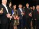 Μετά το… “ψευδοθαύμα” η Βάκη κράτησε λαμπάδα με το Άγιο Φως – ΦΩΤΟ