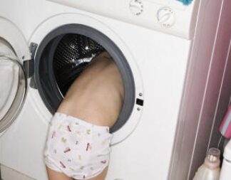 ΕΙΔΗΣΗ ΣΟΚ: Δίδυμα αγοράκια πνίγηκαν στο πλυντήριο μέσα στα 6 λεπτά που η μητέρα τους βγήκε από το σπίτι